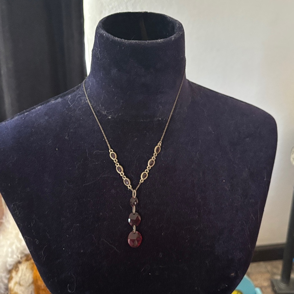 NRT Avon Vintage Goldtone Red Lucite Necklace